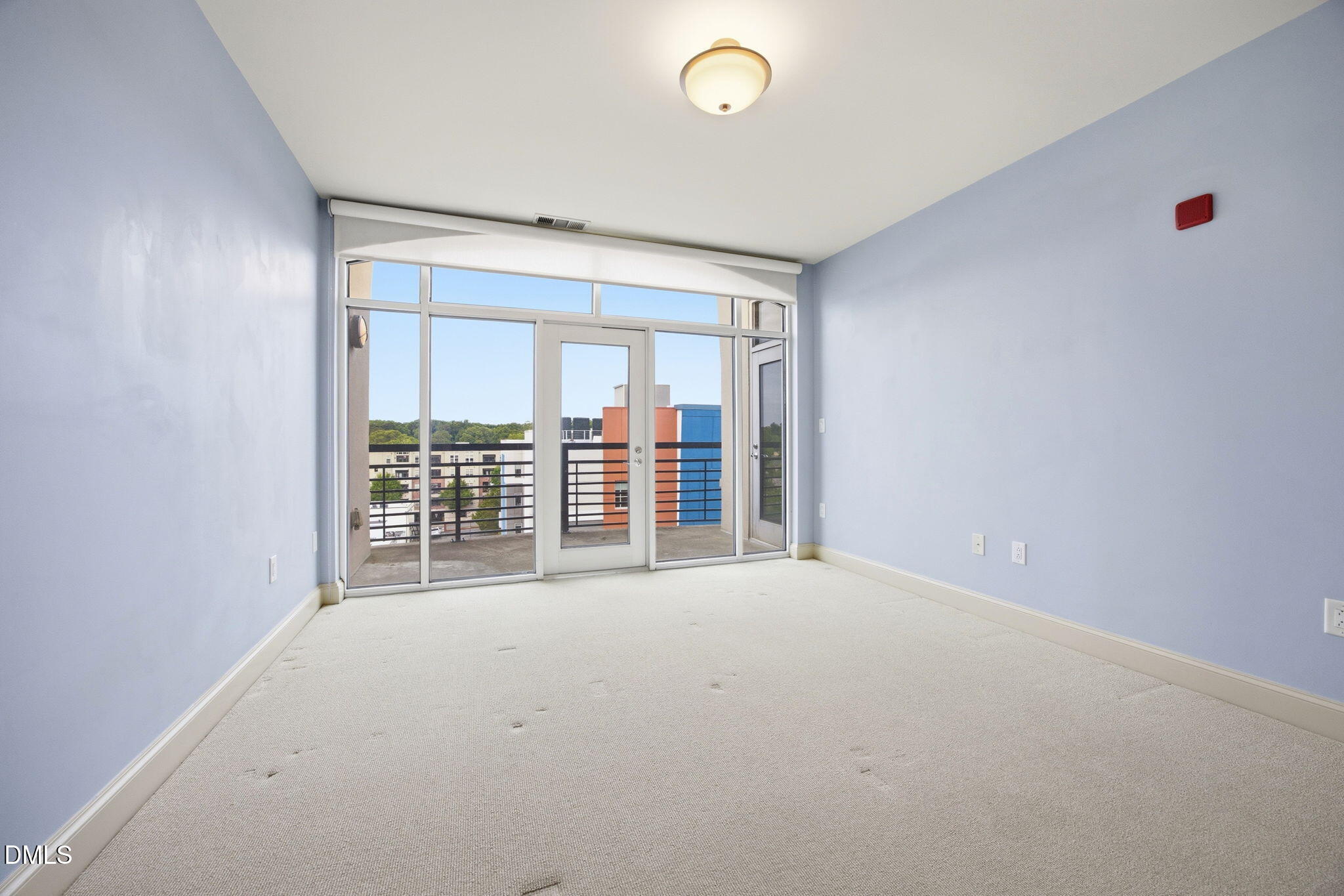 618 North Boylan Avenue, Unit 800 Raleigh, NC 27603 - Photo 9 of 25 an empty room with windows