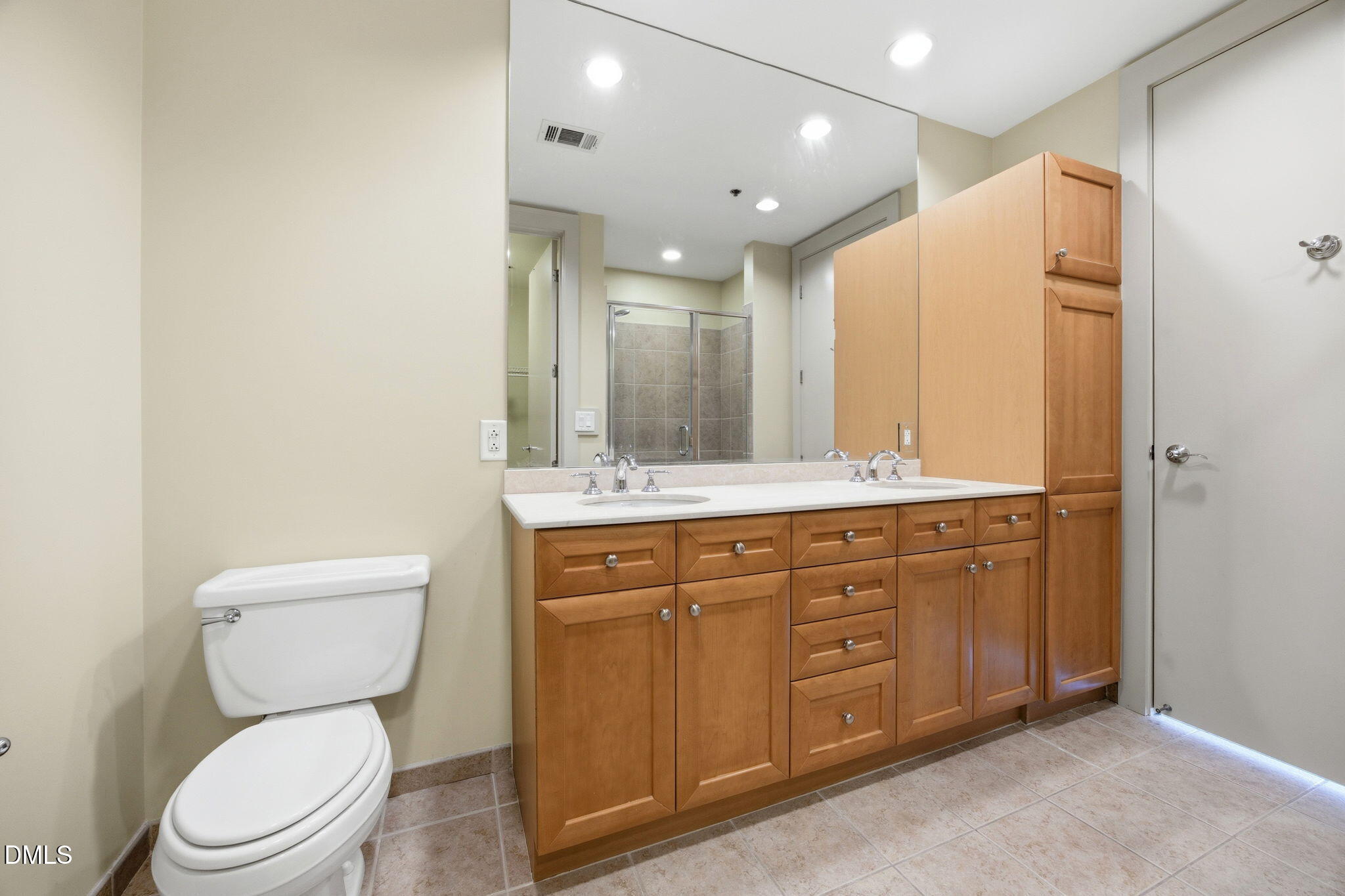 618 North Boylan Avenue, Unit 800 Raleigh, NC 27603 - Photo 10 of 25 a bathroom with a granite countertop toilet sink and mirror