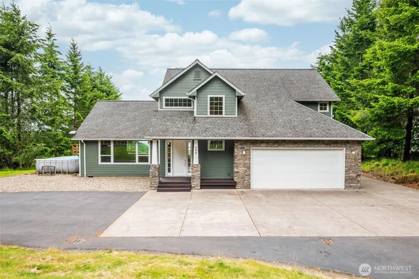 $949,900 | 966 Lookout Road, Castle Rock, WA 98611