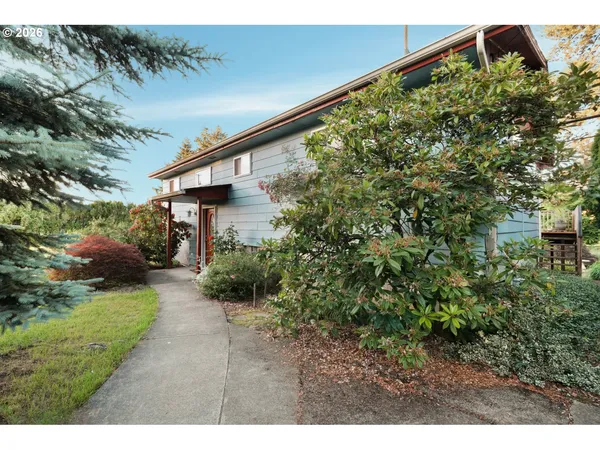 $560,000 | 21425 Southeast Bohna Park Road, Damascus, OR 97089