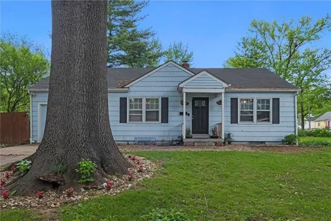 $250,000 | 8611 Hiawatha Road, Kansas City, MO 64114