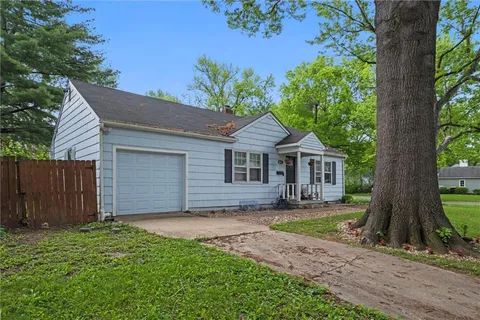 $250,000 | 8611 Hiawatha Road, Kansas City, MO 64114