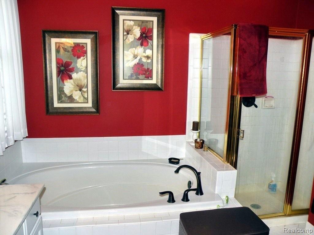 4290 Bold Meadows Rochester, MI 48306 - Photo 15 of 25 Master Bath
