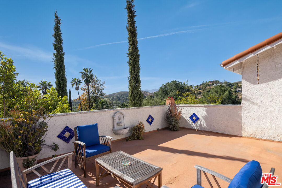 9732 Rotta Avenue Sunland, CA 91040 - Photo 11 of 22 a view of a outdoor space with sitting area