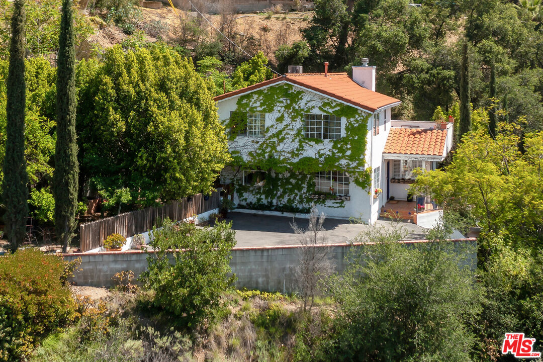 9732 Rotta Avenue Sunland, CA 91040 - Photo 20 of 22 a view of a house with a yard and sitting area