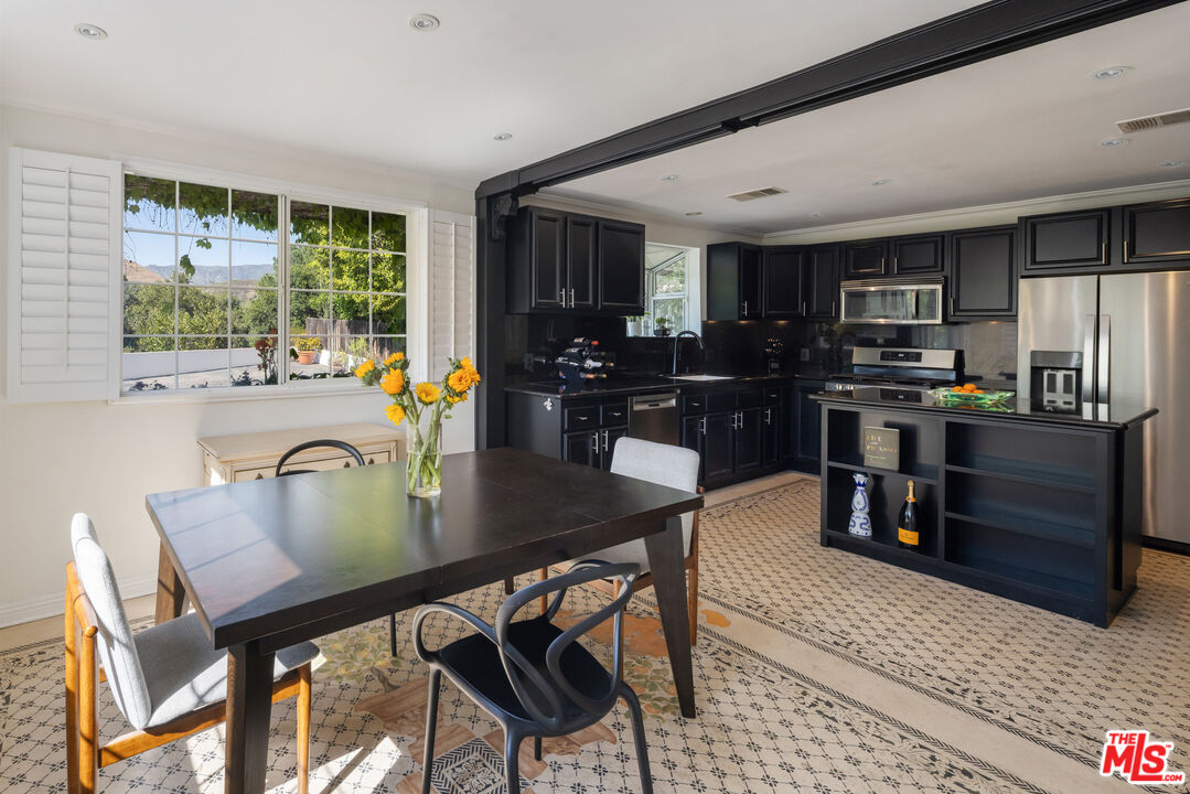 9732 Rotta Avenue Sunland, CA 91040 - Photo 8 of 22