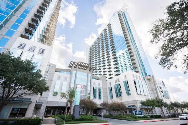 a view of a large multi story building