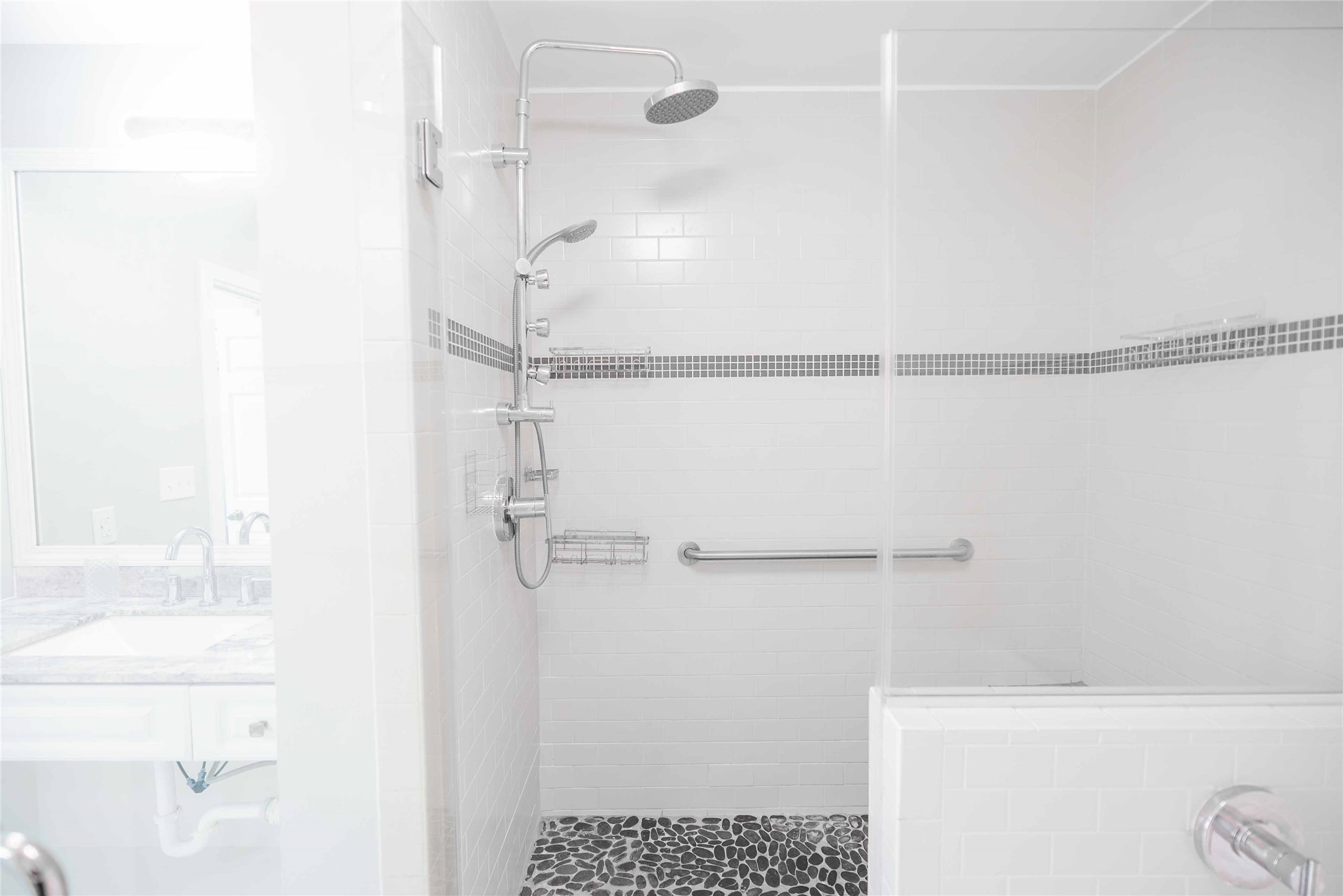 5925 Almeda Road, Unit 12005 Houston, TX 77004 - Photo 16 of 25 a bathroom with a shower