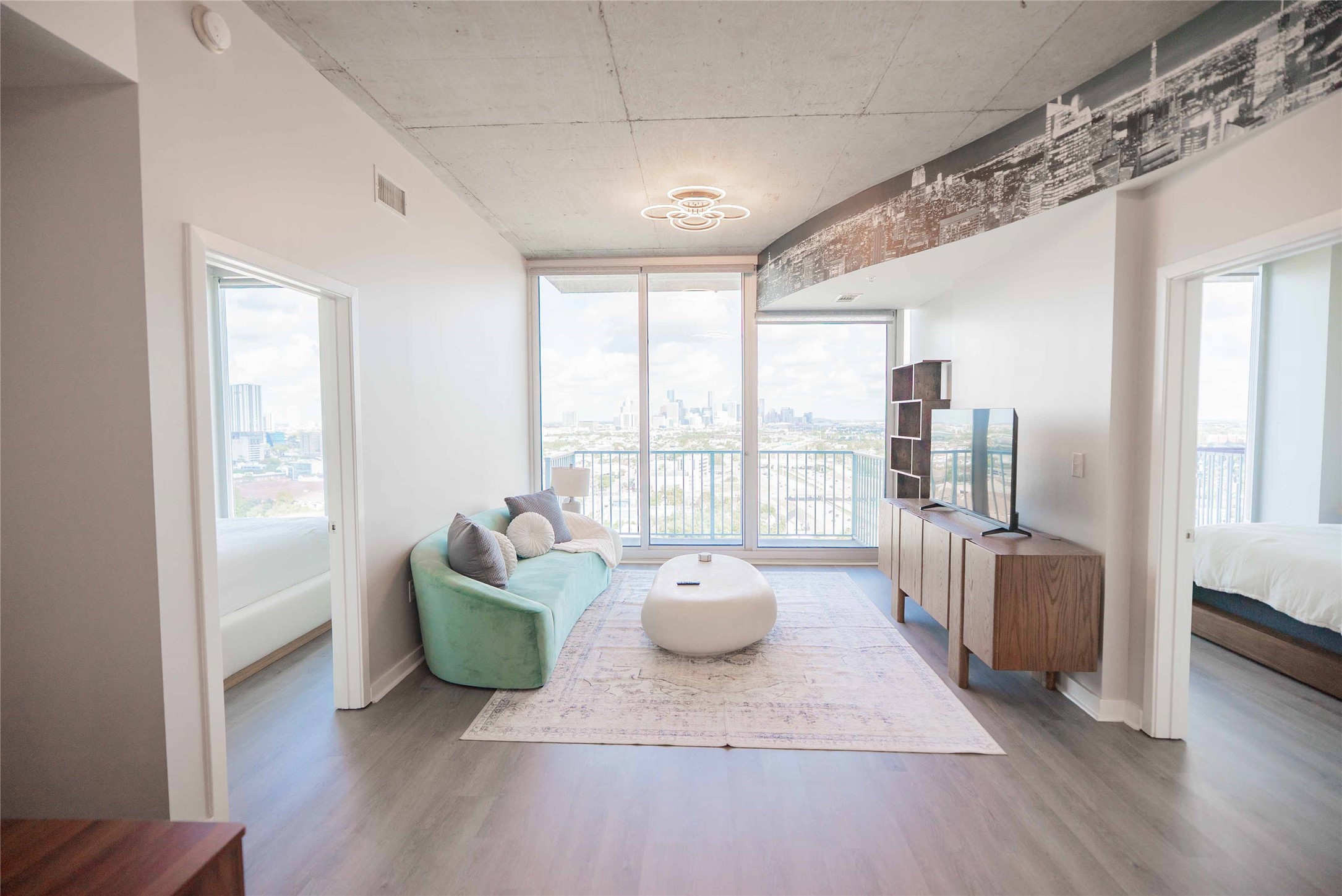 5925 Almeda Road, Unit 12005 Houston, TX 77004 - Photo 7 of 25 a living room with furniture and a large window