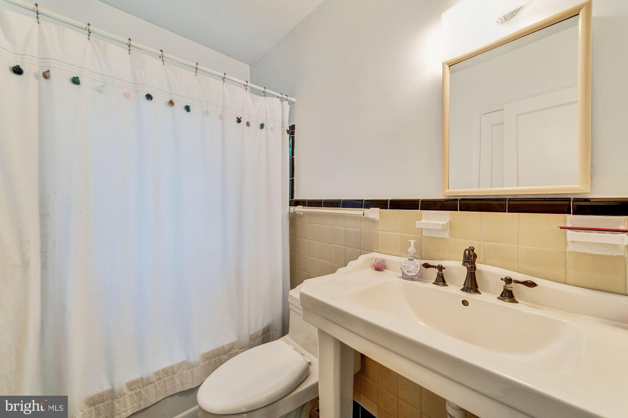 1119 Greenway Road Alexandria, VA 22308 - Photo 18 of 55 Hall full bath