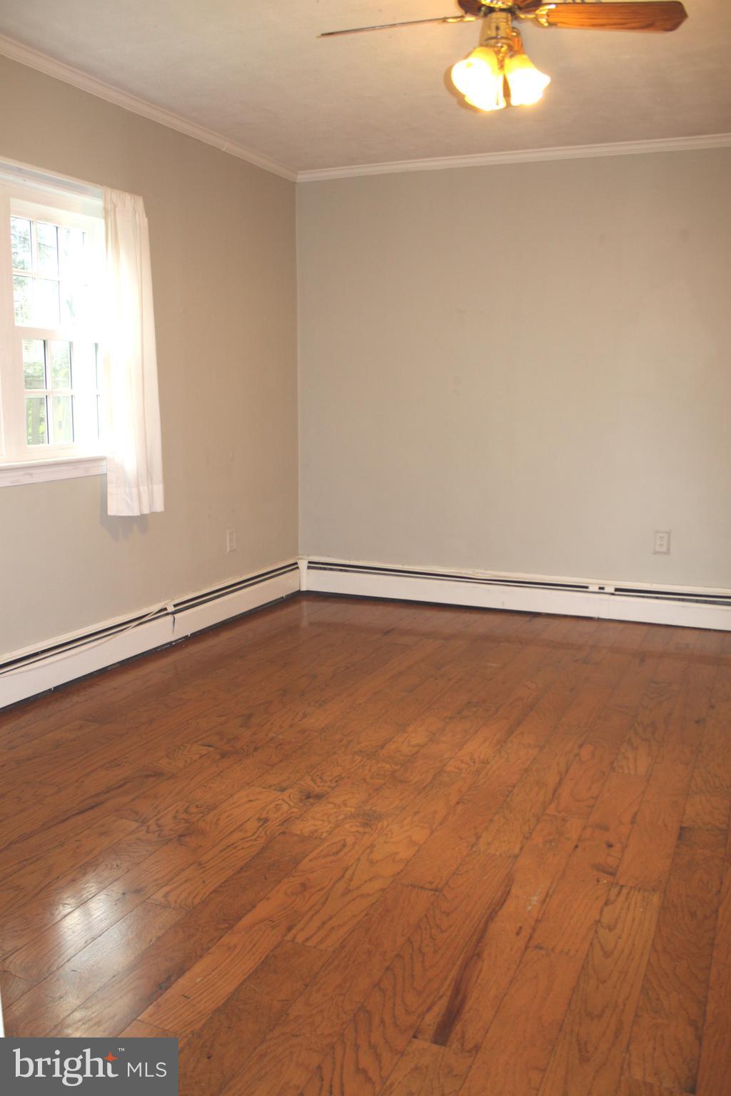 1119 Greenway Road Alexandria, VA 22308 - Photo 24 of 55 Master BR w/ hardwood floors,full bath and walk-in
