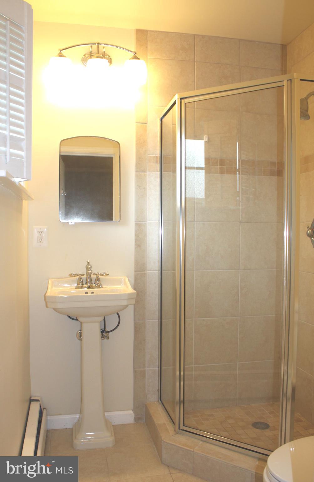 1119 Greenway Road Alexandria, VA 22308 - Photo 25 of 55 Remodeled full bath in master bedroom addition