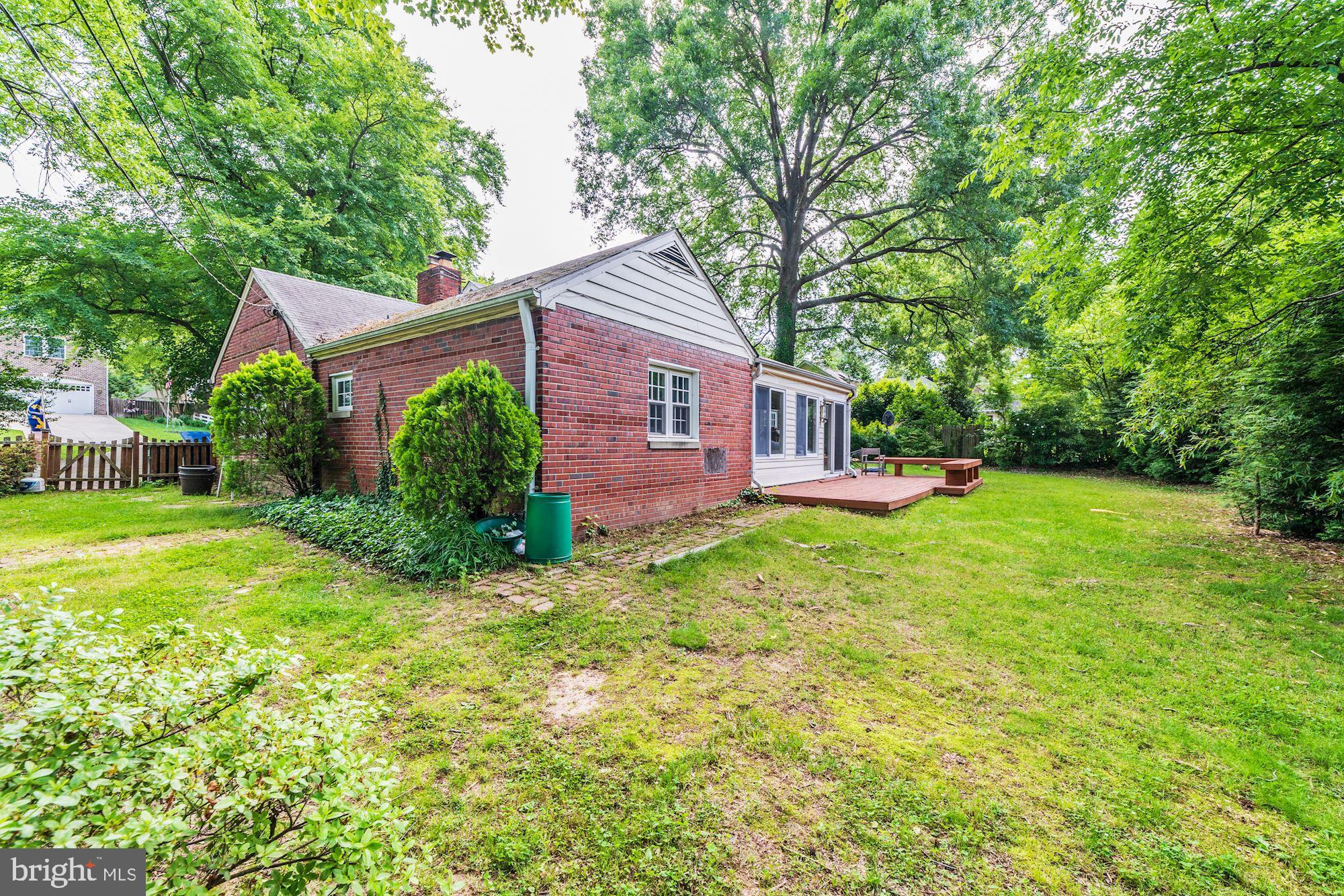 1119 Greenway Road Alexandria, VA 22308 - Photo 33 of 55 Beautiful lot; steps to GW Pkwy, bike path, river