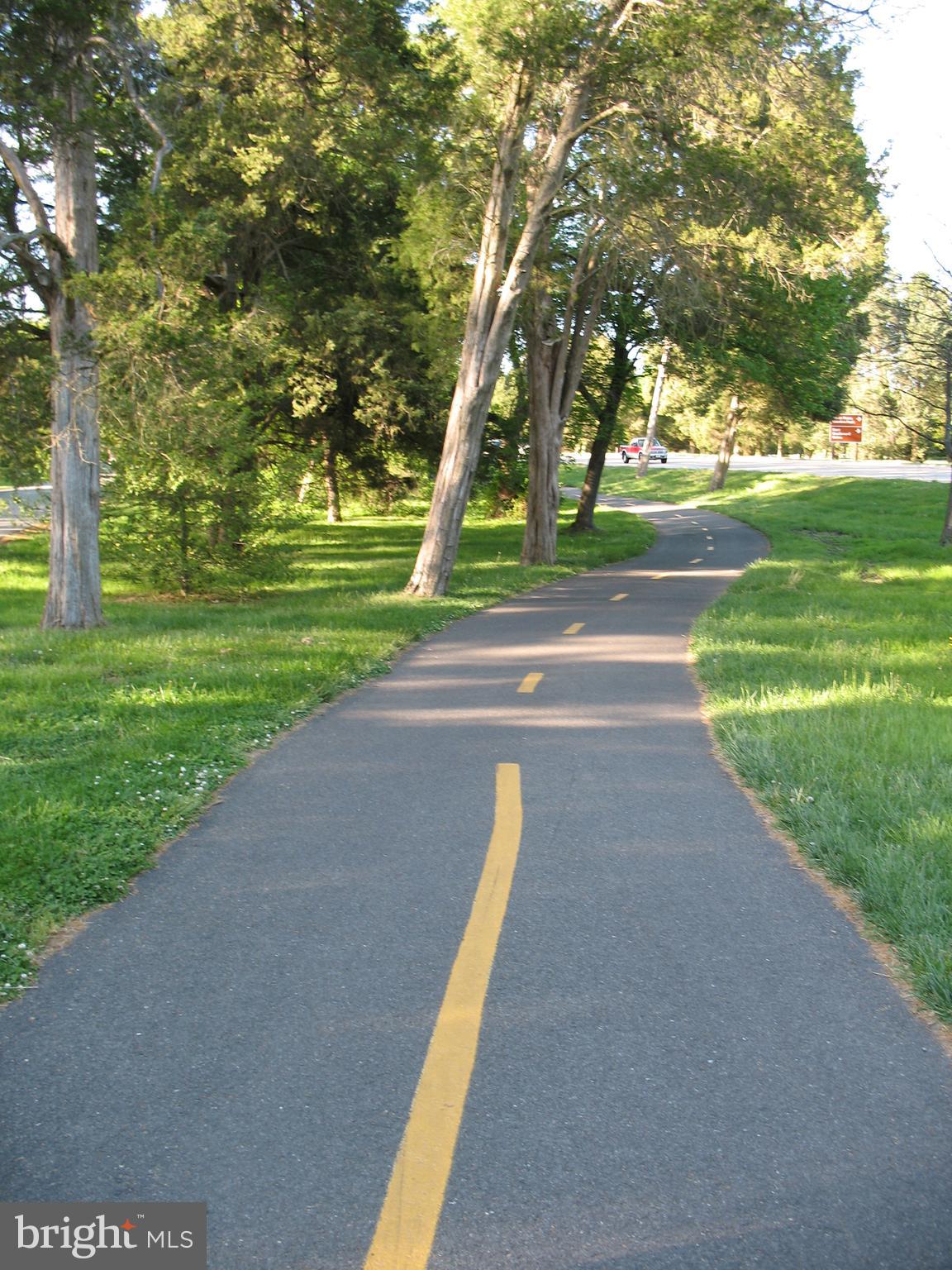 1119 Greenway Road Alexandria, VA 22308 - Photo 43 of 55 Around the corner from scenic GW Pkwy, bike path..
