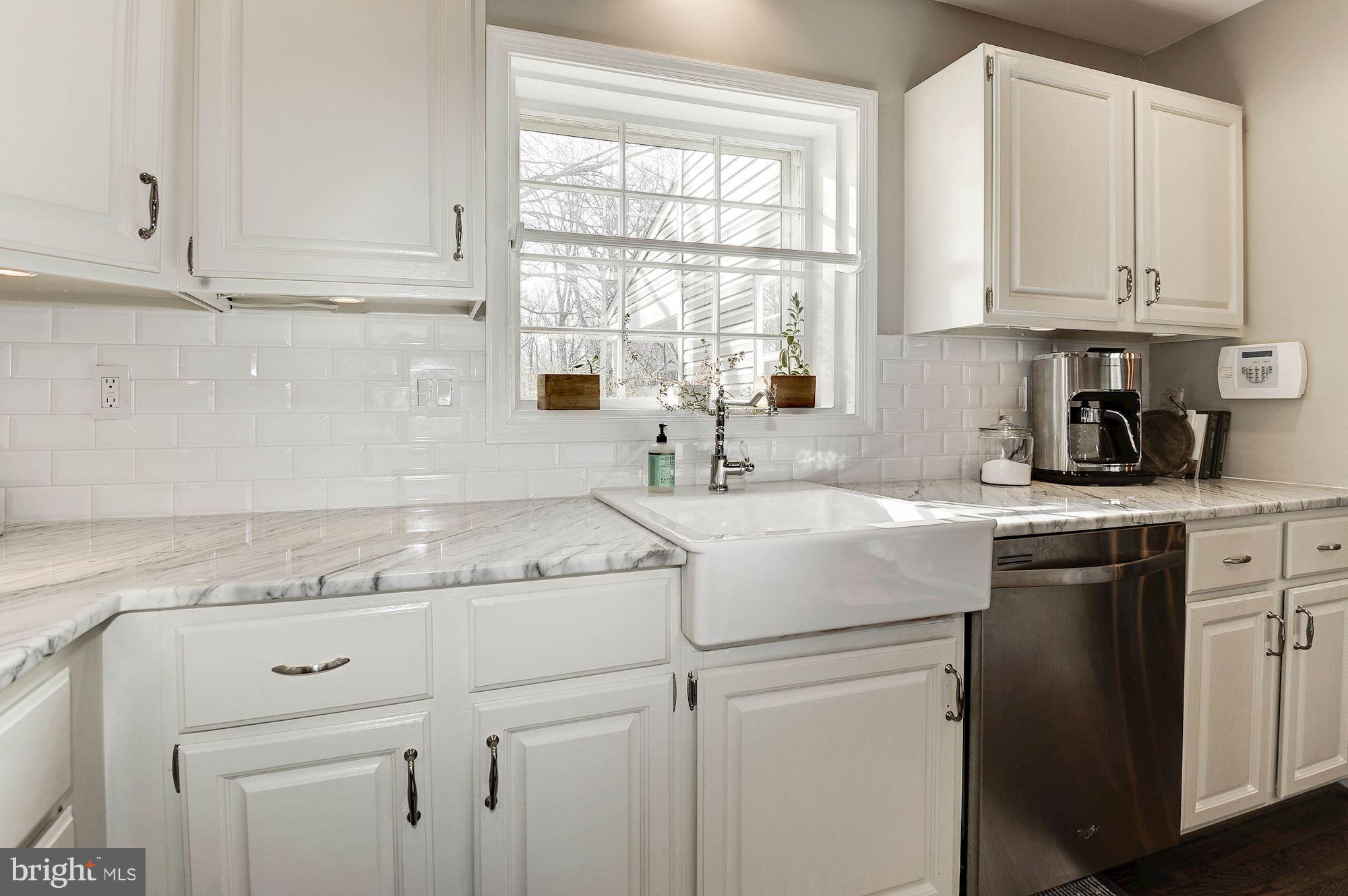 1644 Bennington Hollow Lane Reston, VA 20194 - Photo 11 of 29 White Carrera marble countertops