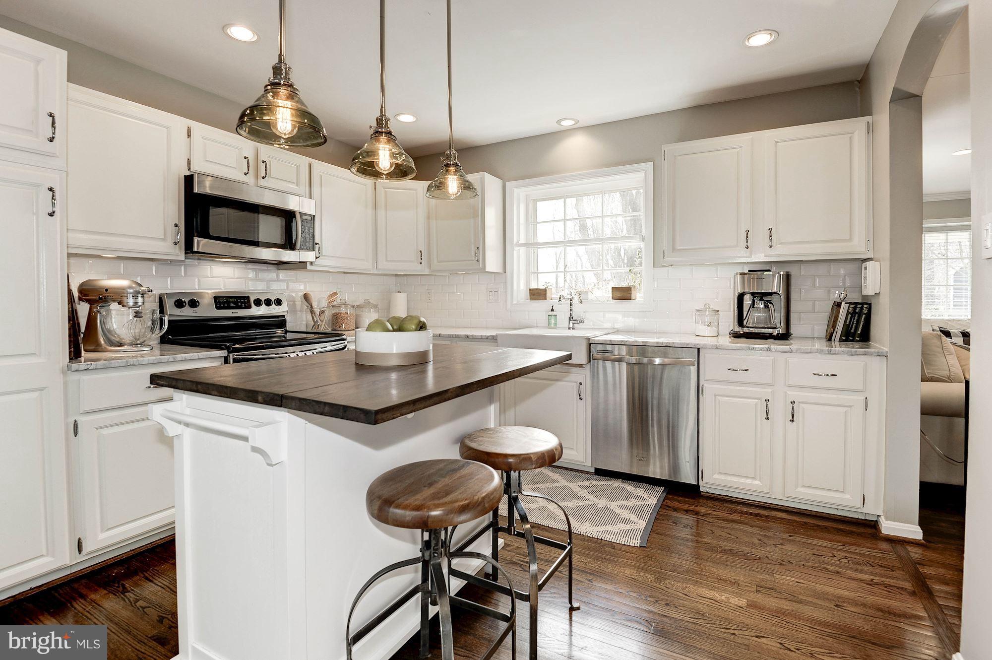 1644 Bennington Hollow Lane Reston, VA 20194 - Photo 8 of 29 Eat at kitchen island