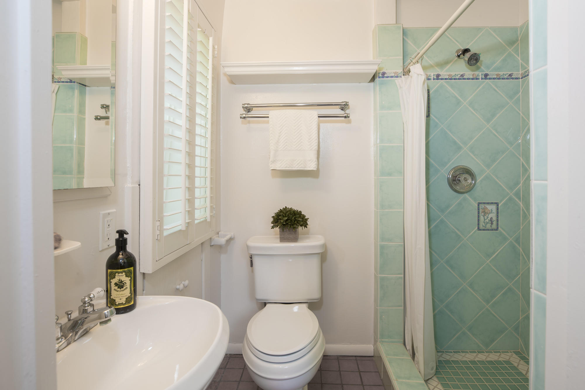 329 San Ysidro Road Santa Barbara, CA 93108 - Photo 28 of 30 Detached Pool Cabana bath