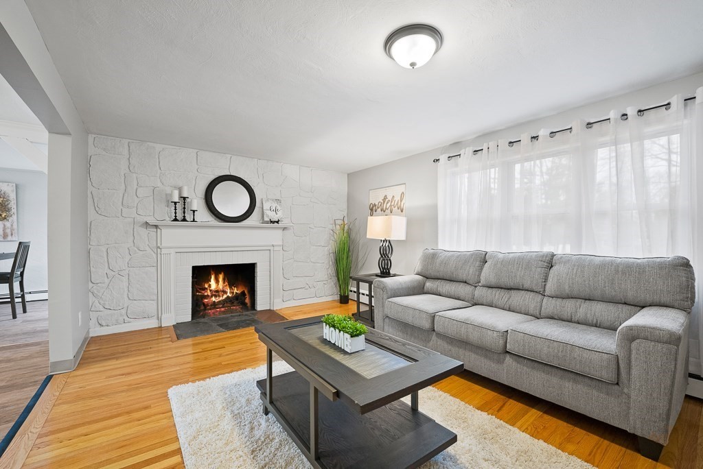 122 Robinson Road West Springfield, MA 01089 - Photo 5 of 37 Gallery Image 5