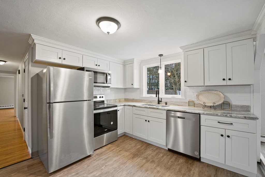 122 Robinson Road West Springfield, MA 01089 - Photo 7 of 37 Gallery Image 7