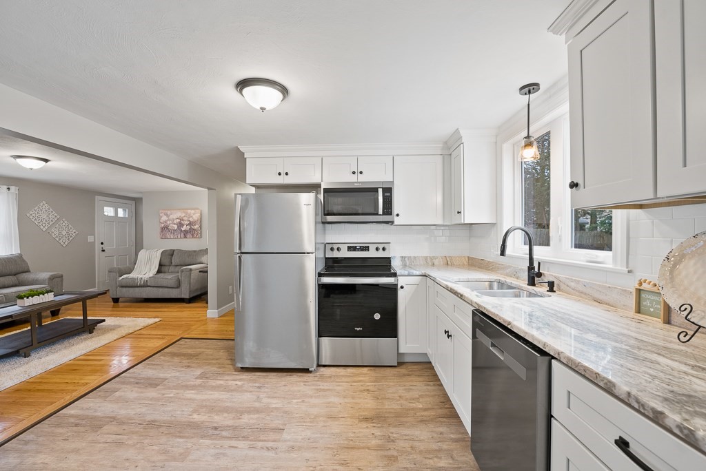 122 Robinson Road West Springfield, MA 01089 - Photo 8 of 37 Gallery Image 8