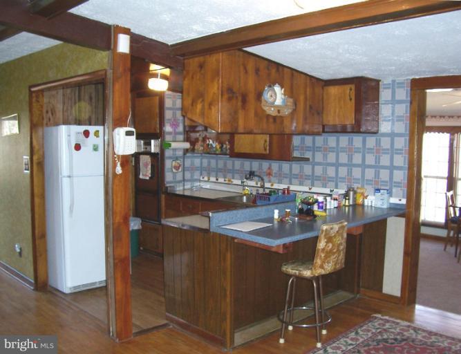 2707 Hidden Valley Road Accokeek, MD 20607 - Photo 5 of 26 Kitchen with breakfast bar