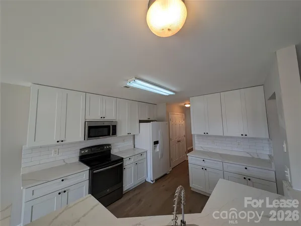 $1,995 | 11307 Breezehill Lane, Charlotte, NC 28262