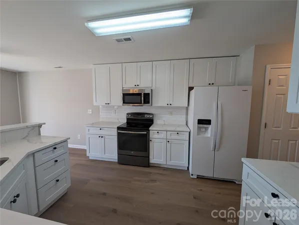 $1,995 | 11307 Breezehill Lane, Charlotte, NC 28262