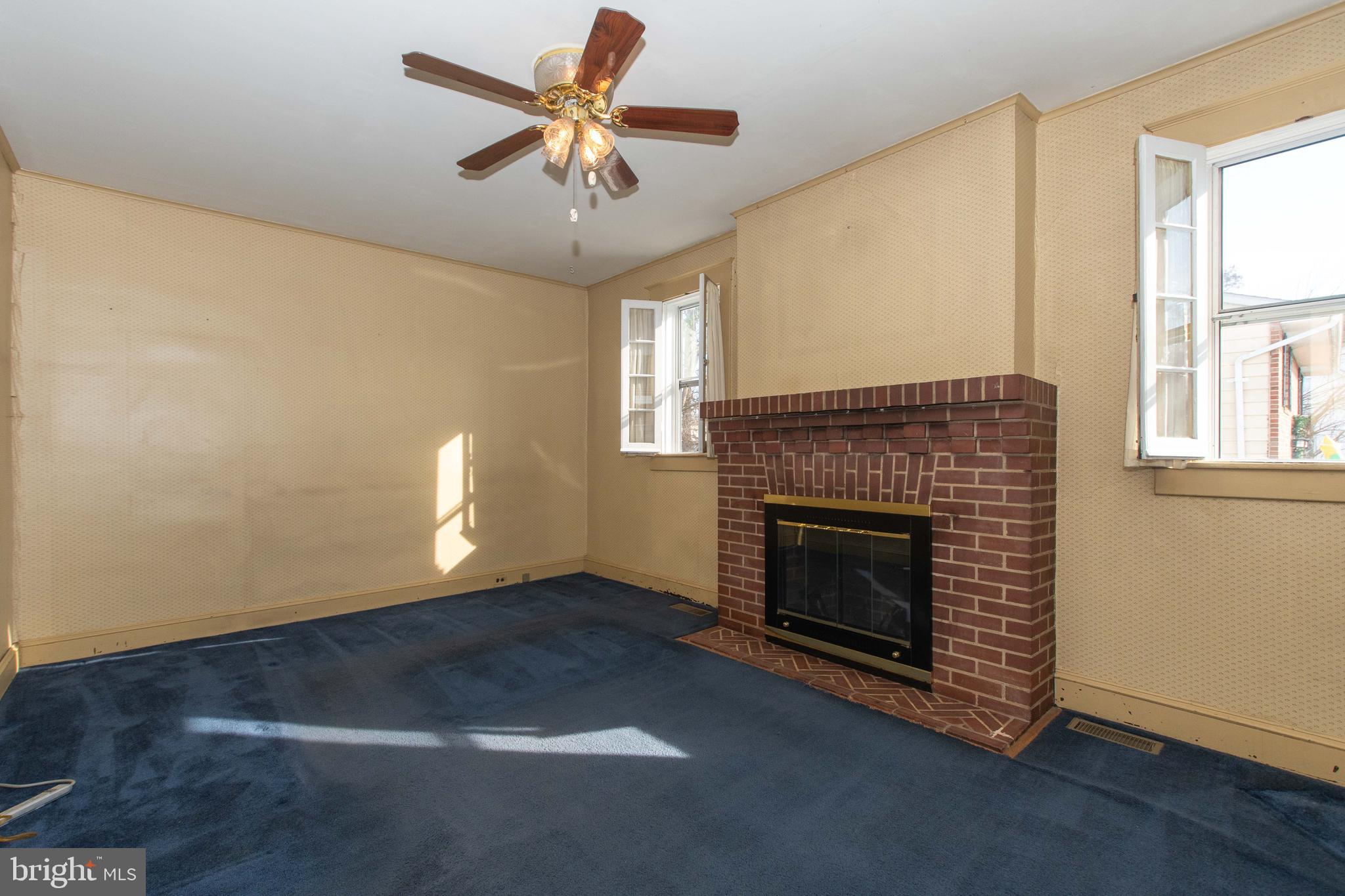 2526 Wycliffe Road Baltimore, MD 21234 - Photo 14 of 56 Living Room