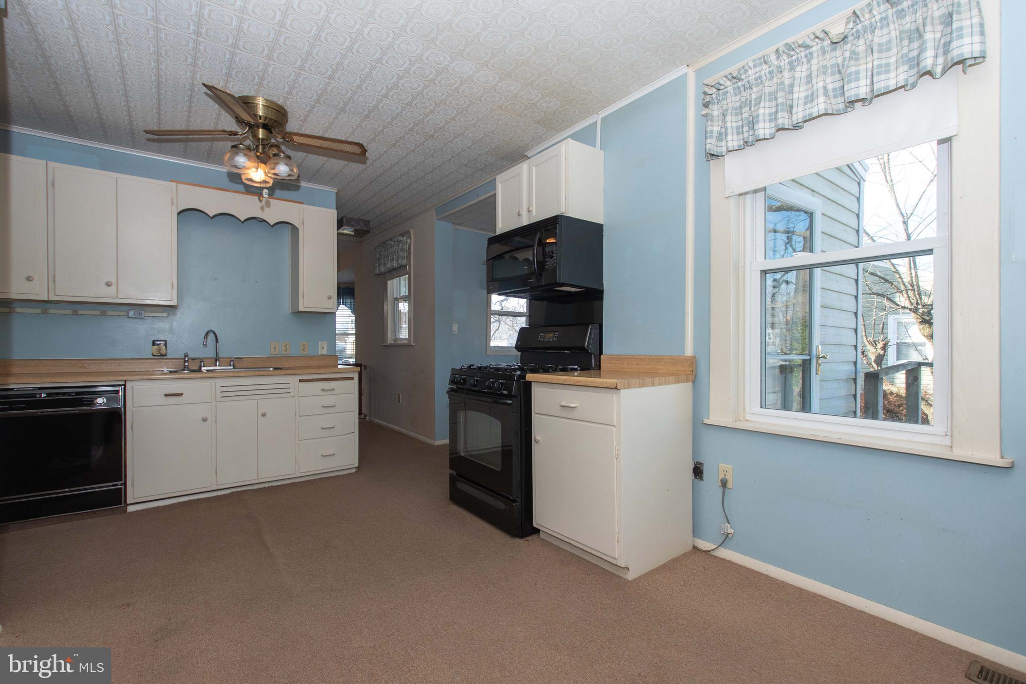 2526 Wycliffe Road Baltimore, MD 21234 - Photo 23 of 56 Spacious with Eating Area