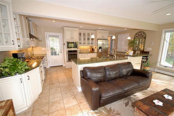 96 Burnham Road Andover, MA 01810 - Photo 2 of 29 Gallery Image 2