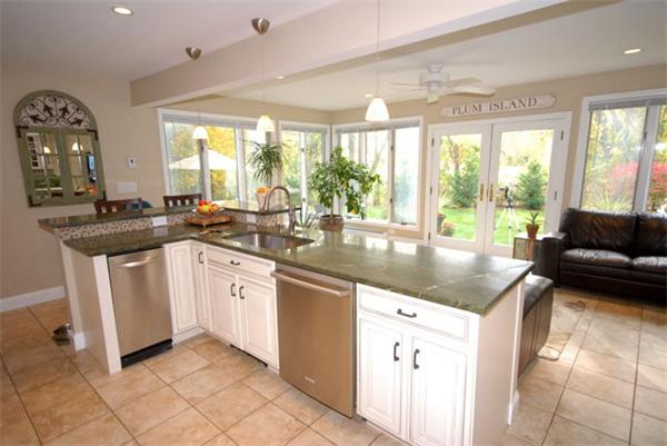 96 Burnham Road Andover, MA 01810 - Photo 3 of 29 Gallery Image 3
