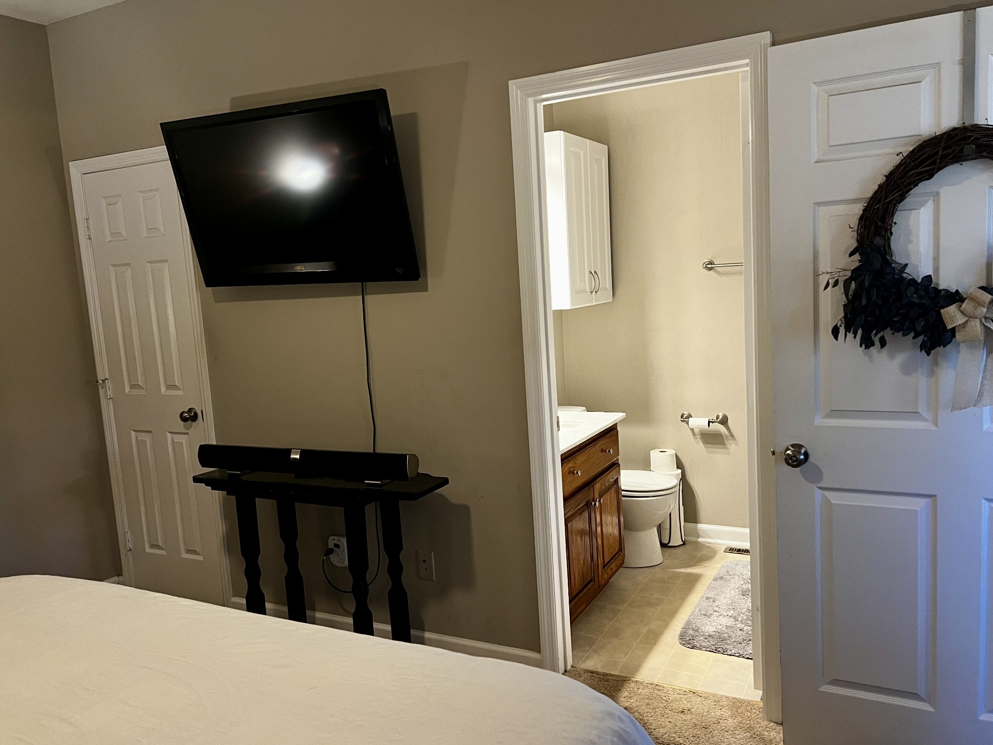 305 Duncan Lane Winchester, TN 37398 - Photo 14 of 34 a living room with a flat screen tv and a lamp