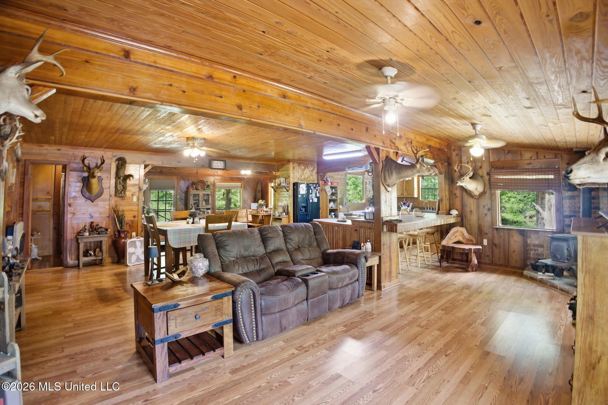 5024 Mary Wall Bridge Road Liberty, MS 39645 - Photo 4 of 20 Living Area