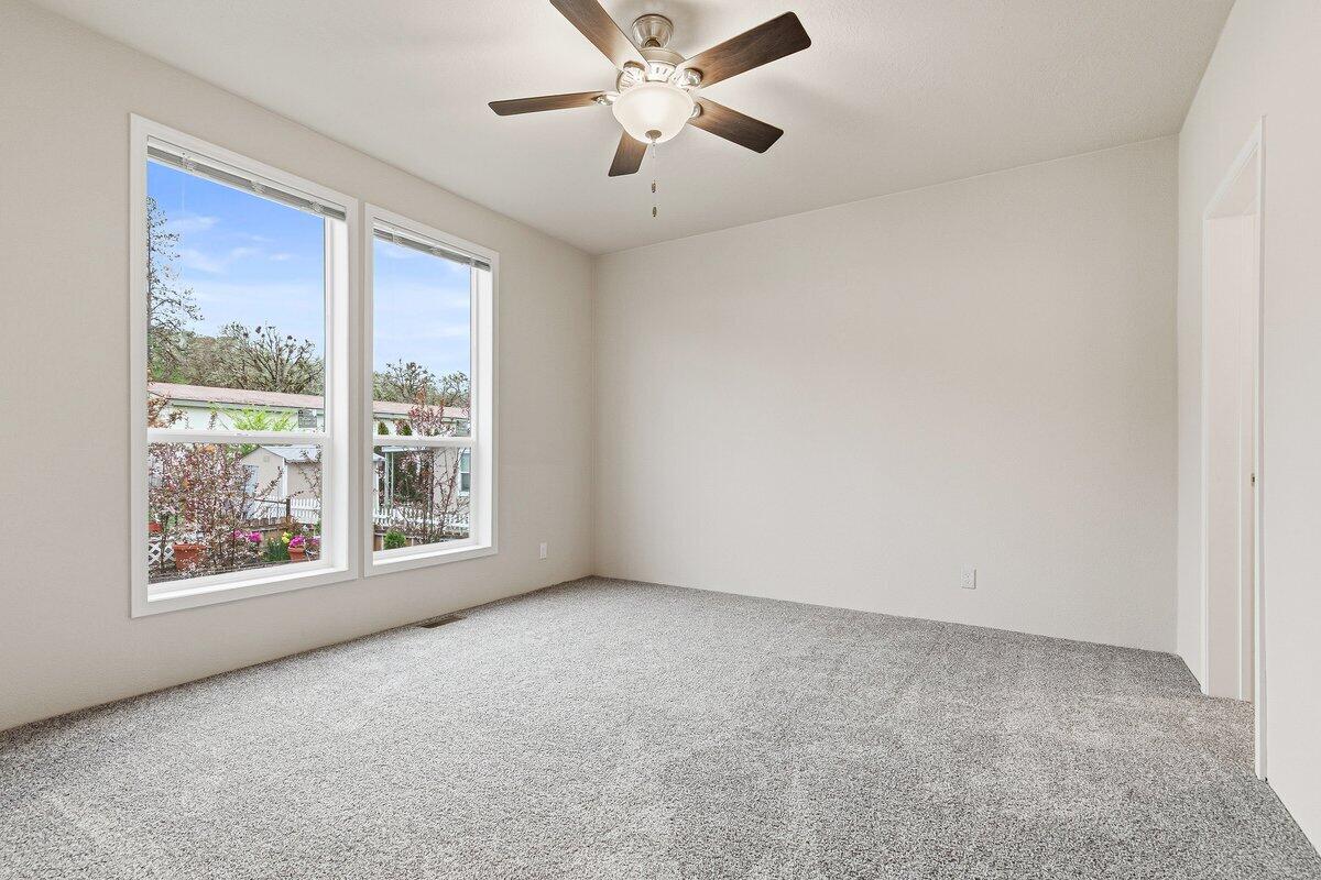 8401 Old Stage Road, Unit 25 Central Point, OR 97502 - Photo 7 of 17 13-2