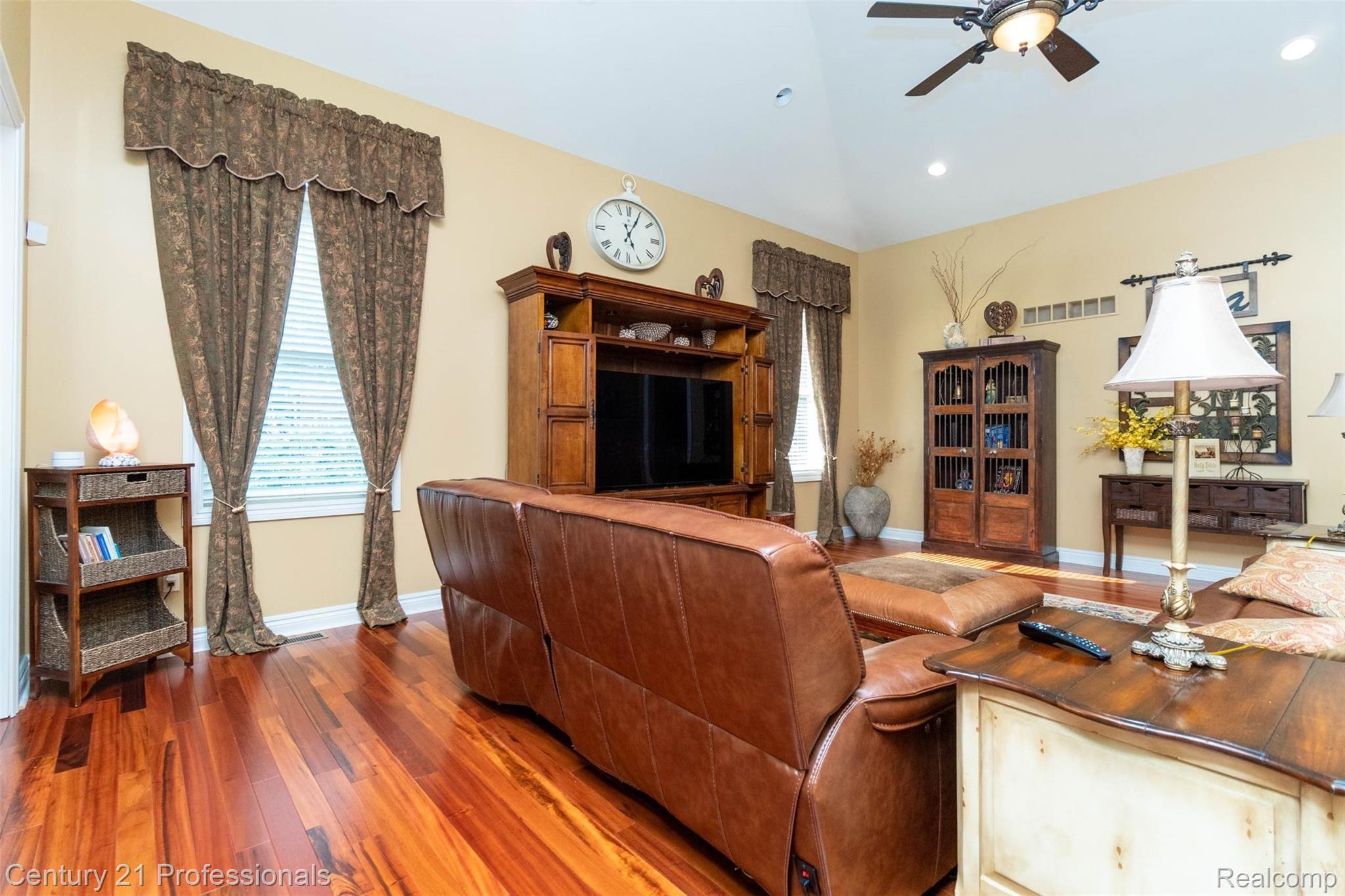 524 Trinway Road Troy, MI 48085 - Photo 33 of 75 Family Room