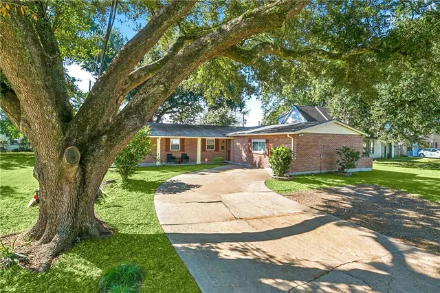 $235,000 | 408 Bellevue Drive, Laplace, LA 70068