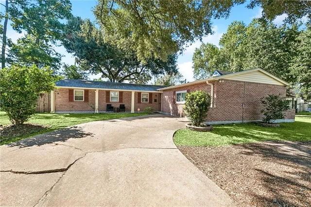 $235,000 | 408 Bellevue Drive, Laplace, LA 70068