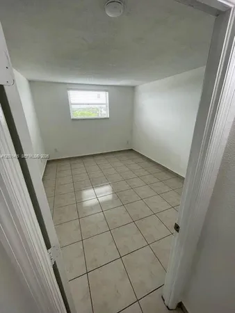 $1,800 | 606 West 81st Street, Unit 408, Hialeah, FL 33014