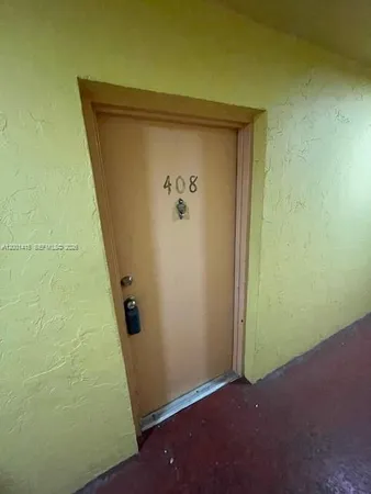 $1,800 | 606 West 81st Street, Unit 408, Hialeah, FL 33014