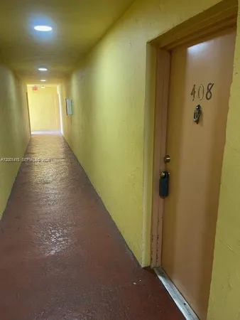 $1,800 | 606 West 81st Street, Unit 408, Hialeah, FL 33014