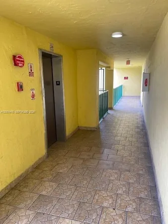 $1,800 | 606 West 81st Street, Unit 408, Hialeah, FL 33014