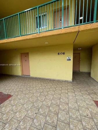 $1,800 | 606 West 81st Street, Unit 408, Hialeah, FL 33014