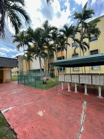 $1,800 | 606 West 81st Street, Unit 408, Hialeah, FL 33014