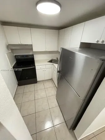 $1,800 | 606 West 81st Street, Unit 408, Hialeah, FL 33014