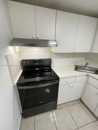 $1,800 | 606 West 81st Street, Unit 408, Hialeah, FL 33014