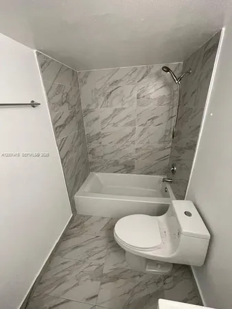 $1,800 | 606 West 81st Street, Unit 408, Hialeah, FL 33014