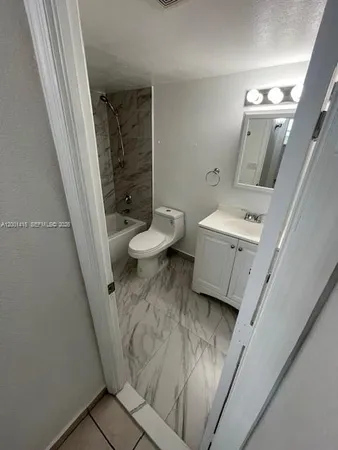 $1,800 | 606 West 81st Street, Unit 408, Hialeah, FL 33014