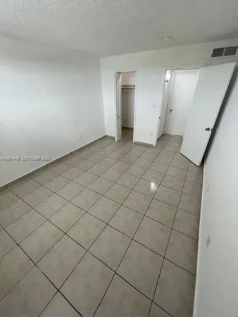 $1,800 | 606 West 81st Street, Unit 408, Hialeah, FL 33014