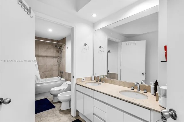 $3,550 | 808 Brickell Key Drive, Unit 2003, Miami, FL 33131