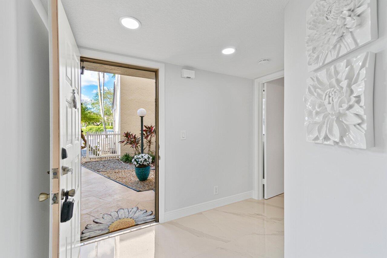 7350 Kinghurst Drive, Unit 104 Delray Beach, FL 33446 - Photo 5 of 38 004-7350KinghurstDrive-DelrayBeach-FL-33